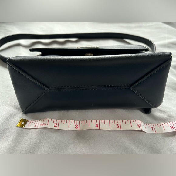 Mini Guess purse - Picture 7 of 7